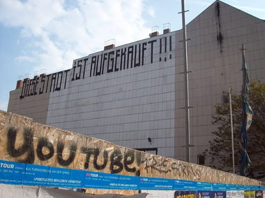 Graffiti Bombing in Berlin - Photo by Schmierfink030 - berlin-east