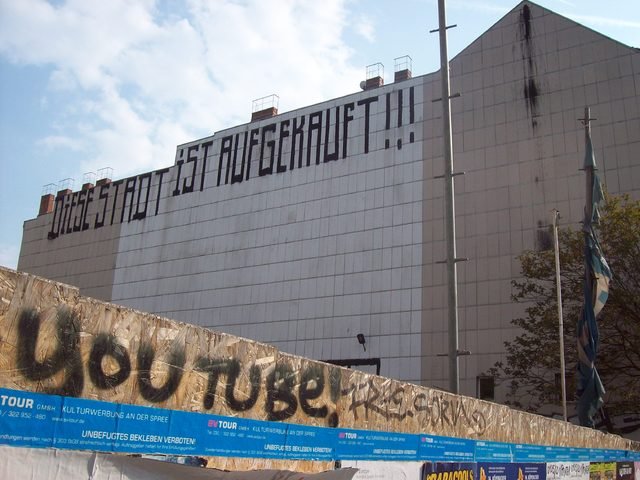 Graffiti Bombing in Berlin - Photo by Schmierfink030 - berlin-east