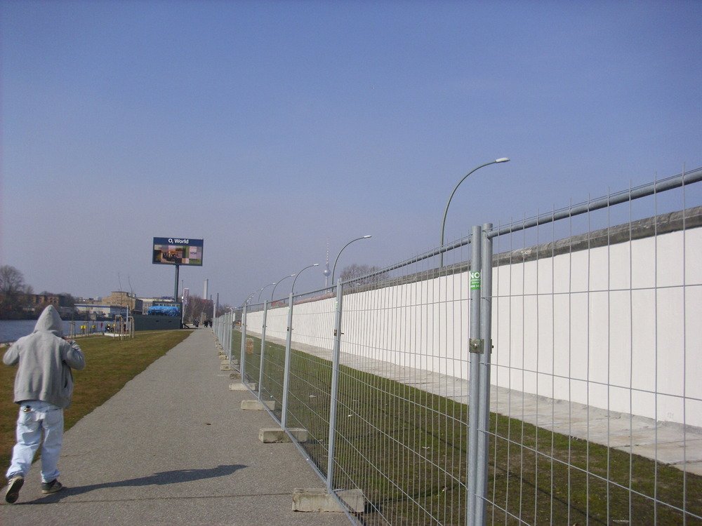 Graffiti Artwork in Berlin - Photo by Schmierfink030 - berliner-mauer