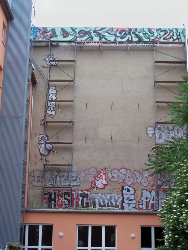 Graffiti Bombing in Berlin - Photo by Schmierfink030 - ...