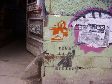 Graffiti Street Art in Berlin - Photo by Schmierfink030 - viva, la, rigaer