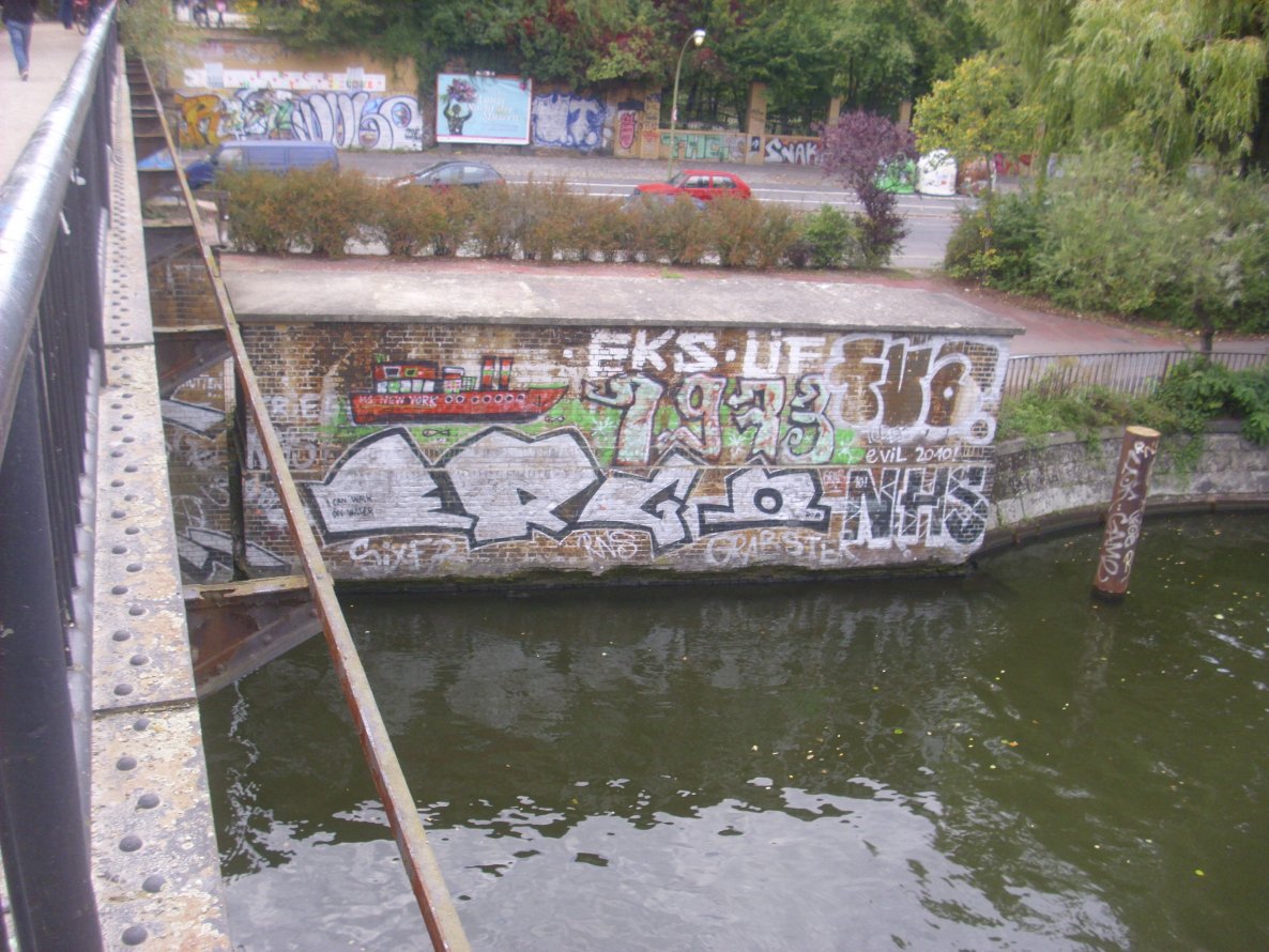 Graffiti Bombing in Berlin - Photo by Schmierfink030