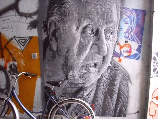 Graffiti Street Art in Berlin - Photo by Schmierfink030 - ...