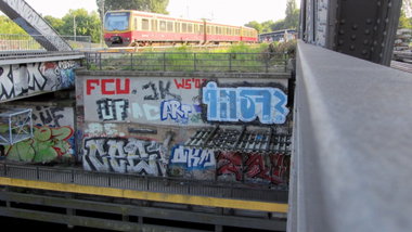Graffiti Wall in Berlin - Photo by Schmierfink030 - spree