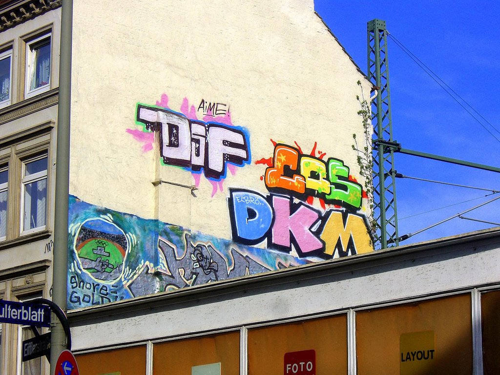 Graffiti Bombing in Hamburg - Photo by Schmierfink030 - DSF, ..COS, ..