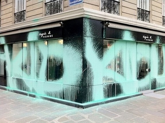 Graffiti Bombing - Photo by Schmierfink030 - kidult