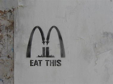 Graffiti Street Art - Photo by Schmierfink030 - eat, this