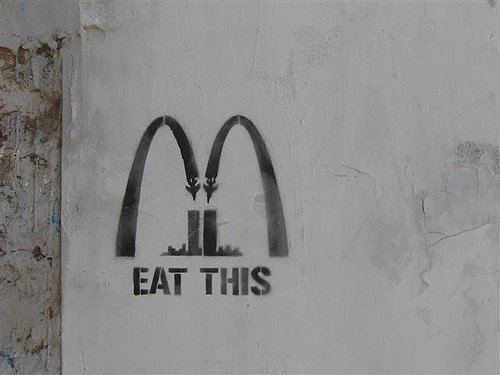 Graffiti Street Art - Photo by Schmierfink030 - eat, this