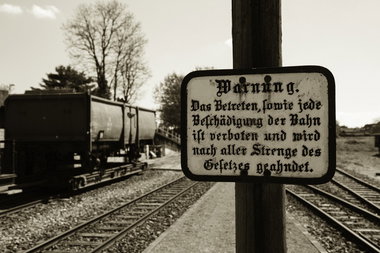 Graffiti Train - Photo by Schmierfink030 - Warnung