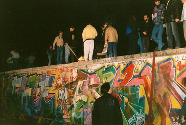 Graffiti Wall in Berlin - Photo by Schmierfink030 - MAUER-FALL (1989)