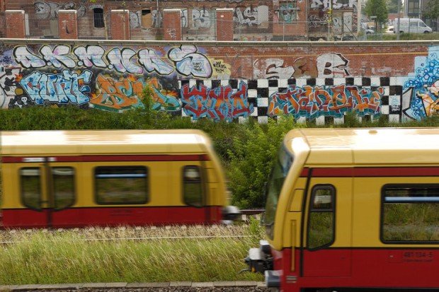 Graffiti Bombing in Berlin - Photo by Schmierfink030 - gob