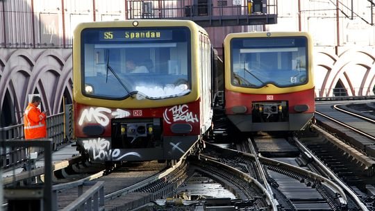 Graffiti Train in Berlin - Photo by Schmierfink030 - thc, zgm, ms