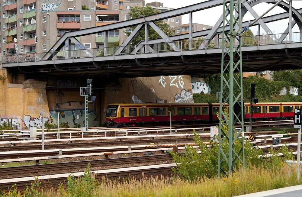 Graffiti Bombing in Berlin - Photo by Schmierfink030 - HK, ROY, OBS