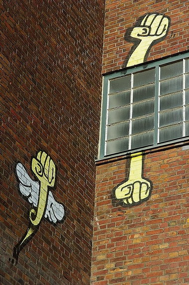 Graffiti Bombing in Berlin - Photo by Schmierfink030 - kripoe