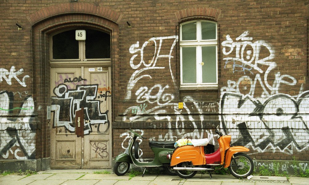 Graffiti Bombing in Berlin - Photo by Schmierfink030 - icf
