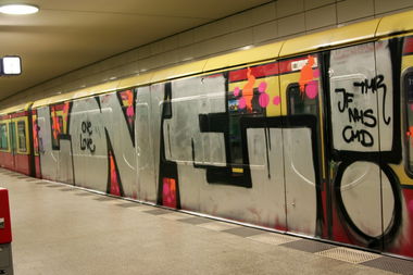 Graffiti Train in Berlin - Photo by Schmierfink030 - love, nhs, tmr