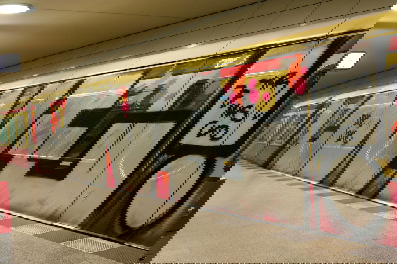 Graffiti Train in Berlin - Photo by Schmierfink030 - love, nhs, tmr