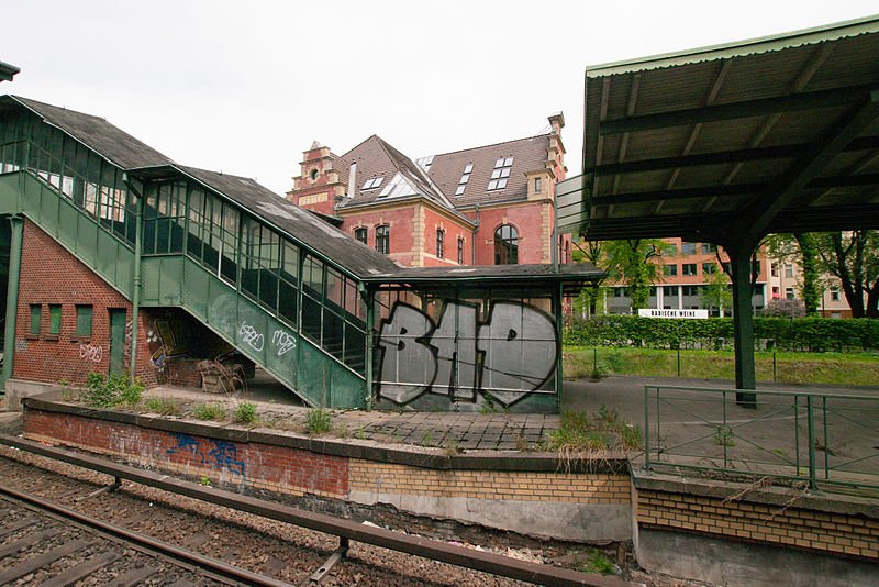 Graffiti Wall in Berlin - Photo by Schmierfink030 - bad
