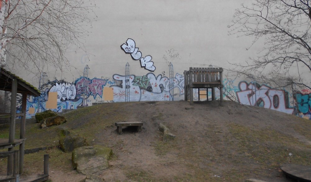 Graffiti Bombing in Berlin - Photo by Schmierfink030 - BESK, IXO, vlr