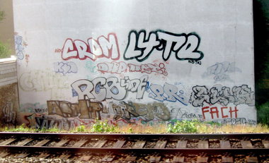 Graffiti Bombing in Berlin - Photo by Schmierfink030 - lyte