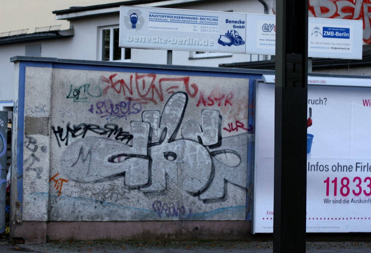 Graffiti Bombing in Berlin - Photo by Schmierfink030 - cbs