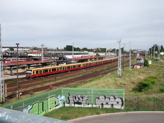 Graffiti Bombing in Berlin - Photo by Schmierfink030 - 1up, just, mono