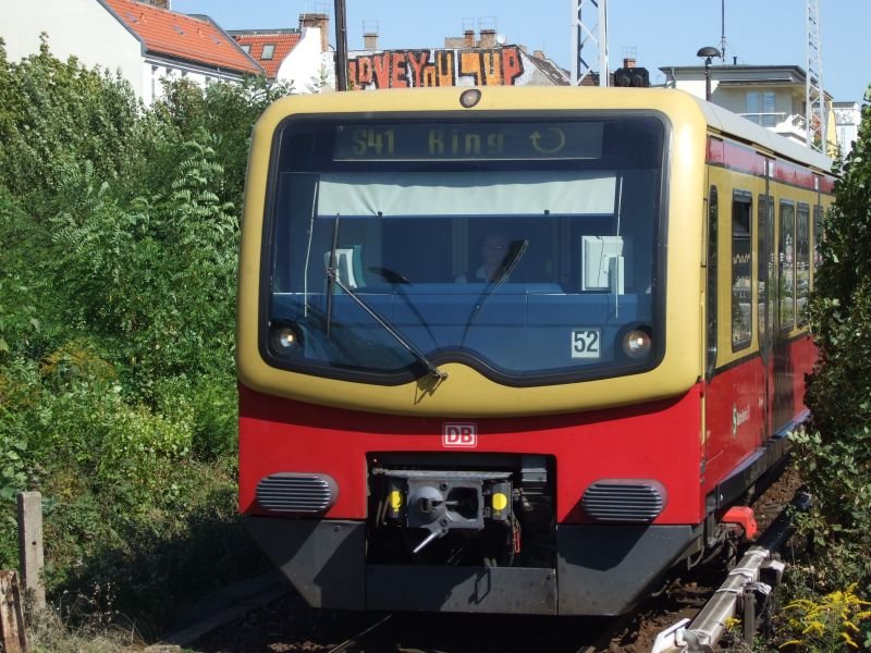 Graffiti Wall in Berlin - Photo by Schmierfink030 - ilove, you, 1up