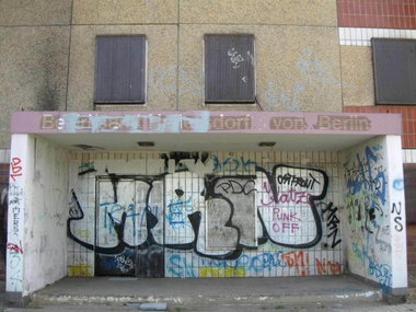 Graffiti Wall in Berlin - Photo by Schmierfink030 - mrn