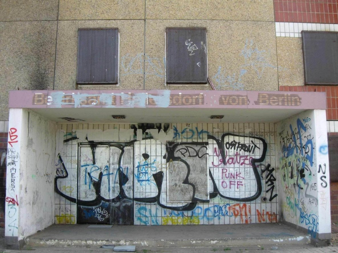 Graffiti Wall in Berlin - Photo by Schmierfink030 - mrn