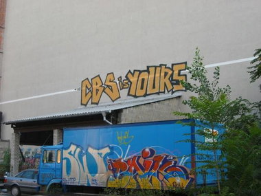 Graffiti Bombing in Berlin - Photo by Schmierfink030 - cbs, is, yours