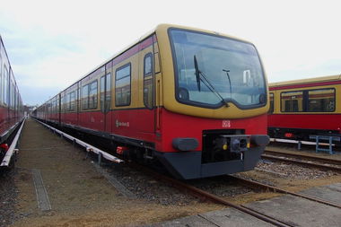Graffiti Train in Berlin - Photo by Schmierfink030 - hansi