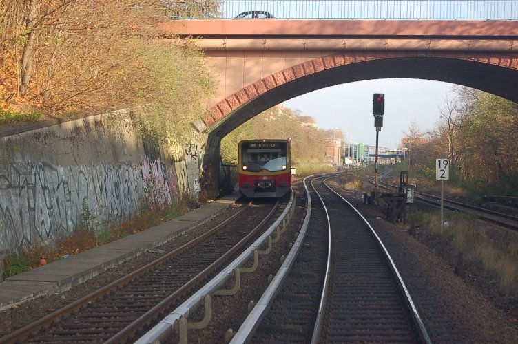 Graffiti Bombing in Berlin - Photo by Schmierfink030 - berlin