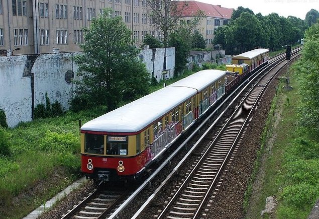Graffiti Wall in Berlin - Photo by Schmierfink030 - KO, CRU