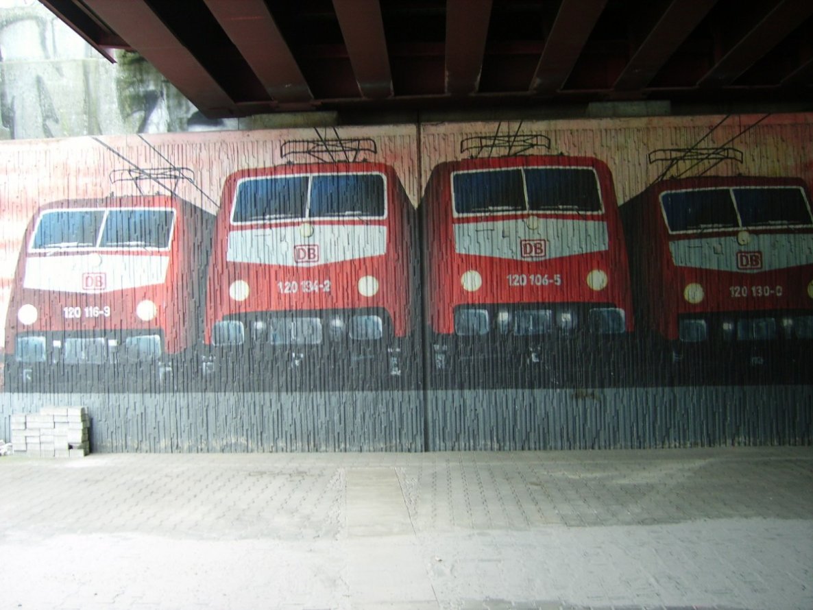 Graffiti Wall - Photo by Schmierfink030 - trains
