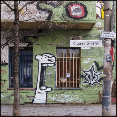 Graffiti Bombing in Berlin - Photo by Schmierfink030 - bär, vlr, rigaer