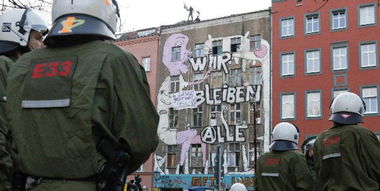 Graffiti Artwork in Berlin - Photo by Schmierfink030 - WIR, BLEIBEN, ALLe