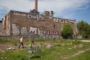 Graffiti Wall in Berlin - Photo by Schmierfink030 - khc, ut, bmk