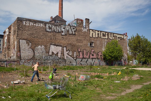 Graffiti Wall in Berlin - Photo by Schmierfink030 - khc, ut, bmk