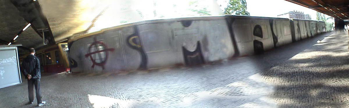 Graffiti Train in Berlin - Photo by Schmierfink030 - SMASH, G8