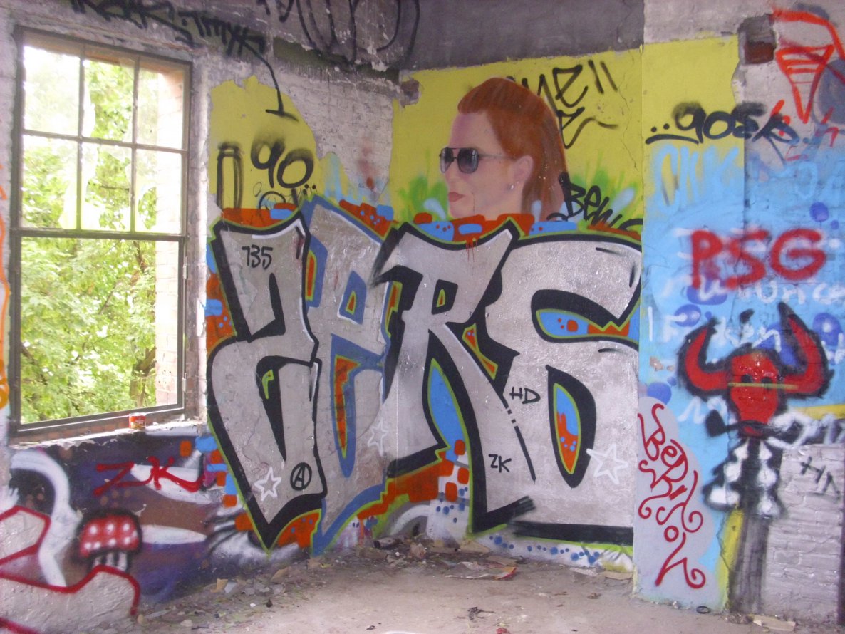 Graffiti Wall in Berlin - Photo by Schmierfink030 - zers