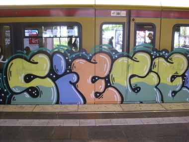 Graffiti Train in Berlin - Photo by Schmierfink030 - siege