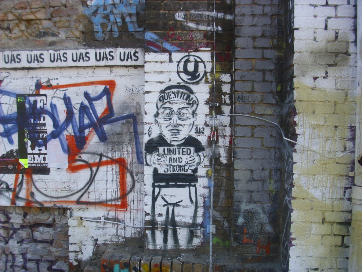 Graffiti Street Art in Berlin - Photo by Schmierfink030 - ?