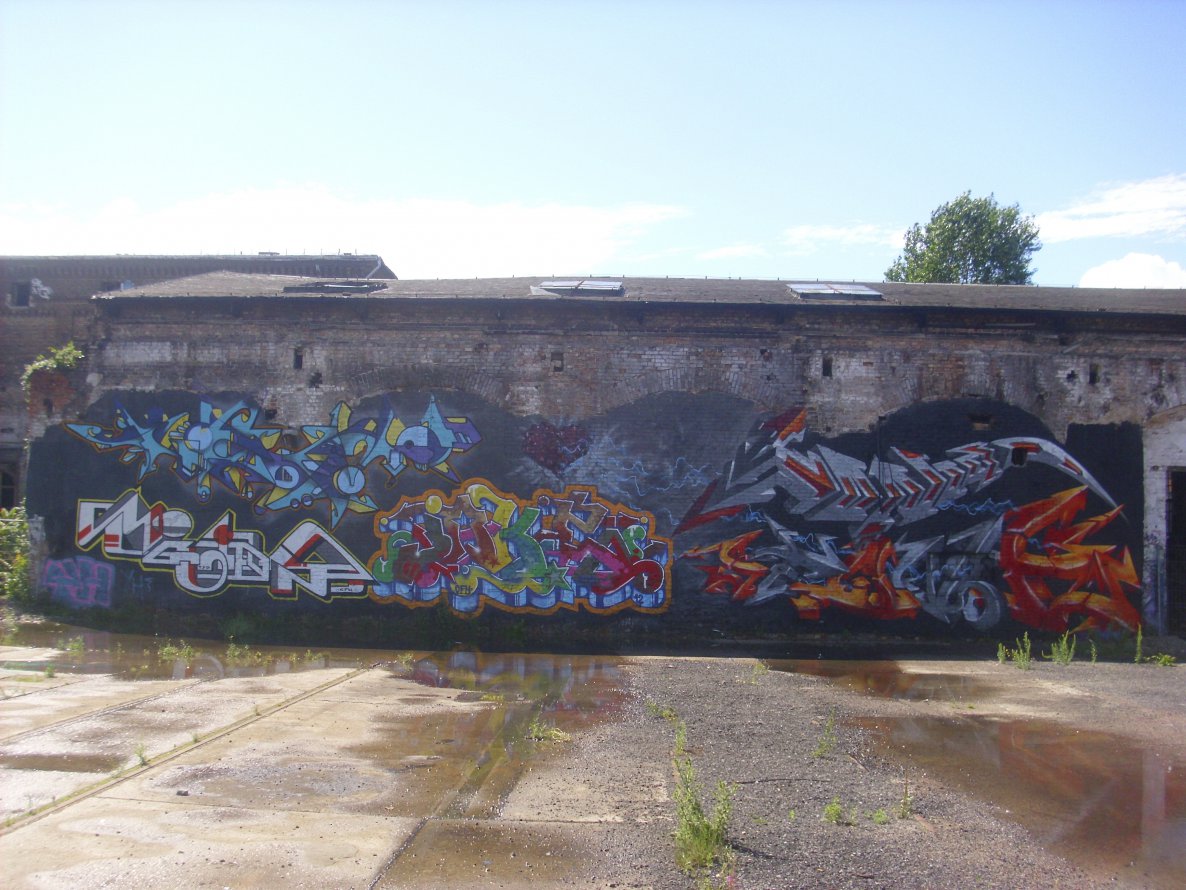 Graffiti Wall in Berlin - Photo by Schmierfink030 - raw