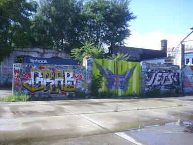 Graffiti Wall in Berlin - Photo by Schmierfink030 - grab, jets