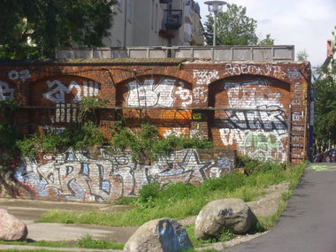 Graffiti Wall in Berlin - Photo by Schmierfink030 - orbit, vlr, raw
