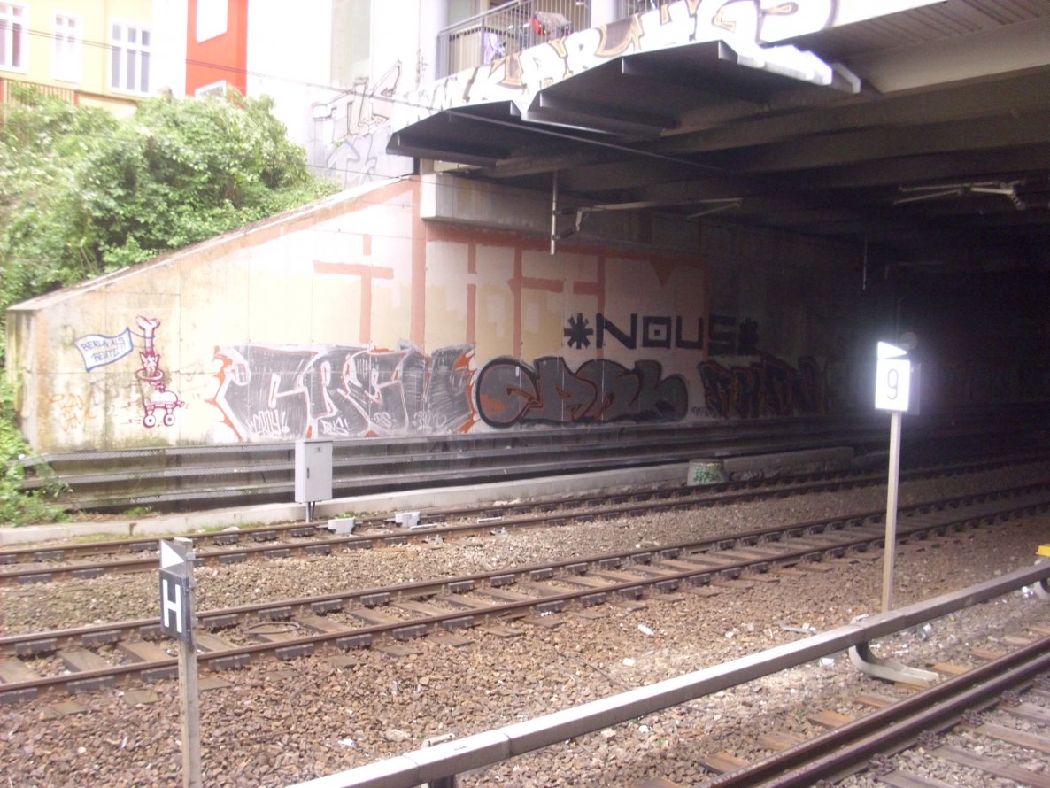 Graffiti Bombing in Berlin - Photo by Schmierfink030 - creu, earl, akim