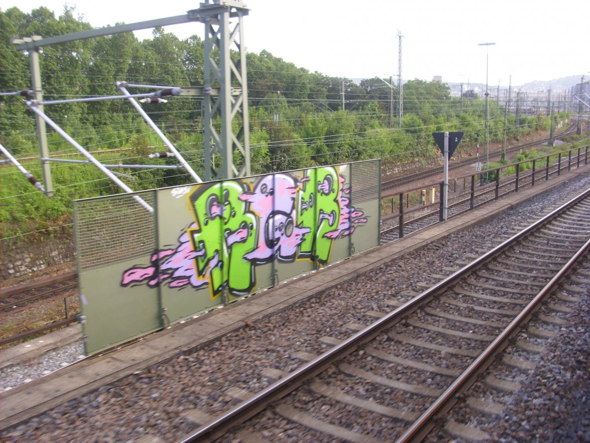 Graffiti Bombing in Stuttgart - Photo by Schmierfink030 - rgr