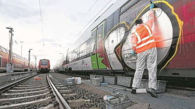 Graffiti Artwork - Photo by Schmierfink030 - po