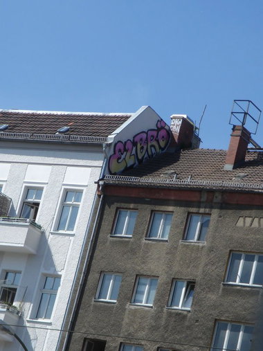 Graffiti Bombing in Berlin - Photo by Schmierfink030 - elbrö