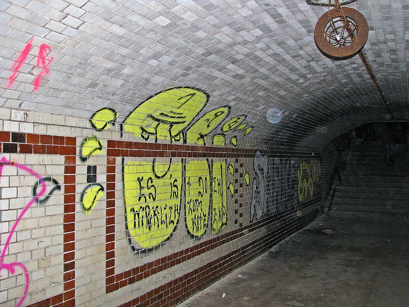 Graffiti Bombing in Berlin - Photo by Schmierfink030 - clint